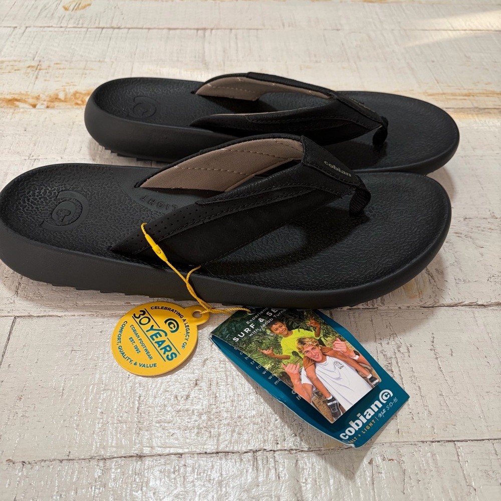 Cobian Compass Sandals NWT Men’s size‎ 11 Black Lightweight Cushioned Flip Flops